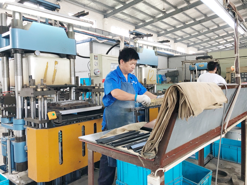 生產(chǎn)設(shè)備